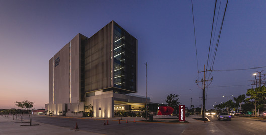 Hospital Faro del Mayab / Grupo Arquidecture - Fotografía exterior, Fachada, Ventanas