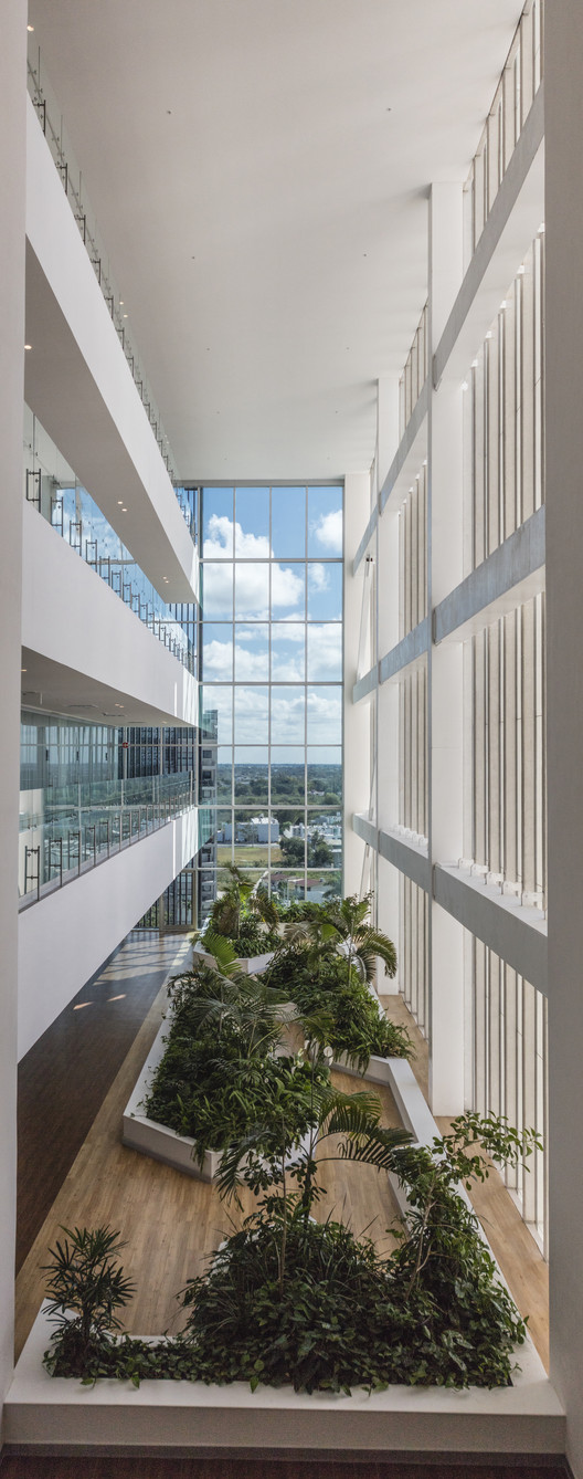 Hospital Faro del Mayab / Grupo Arquidecture - Fotografía interior, Escaleras, Vidrio, Fachada