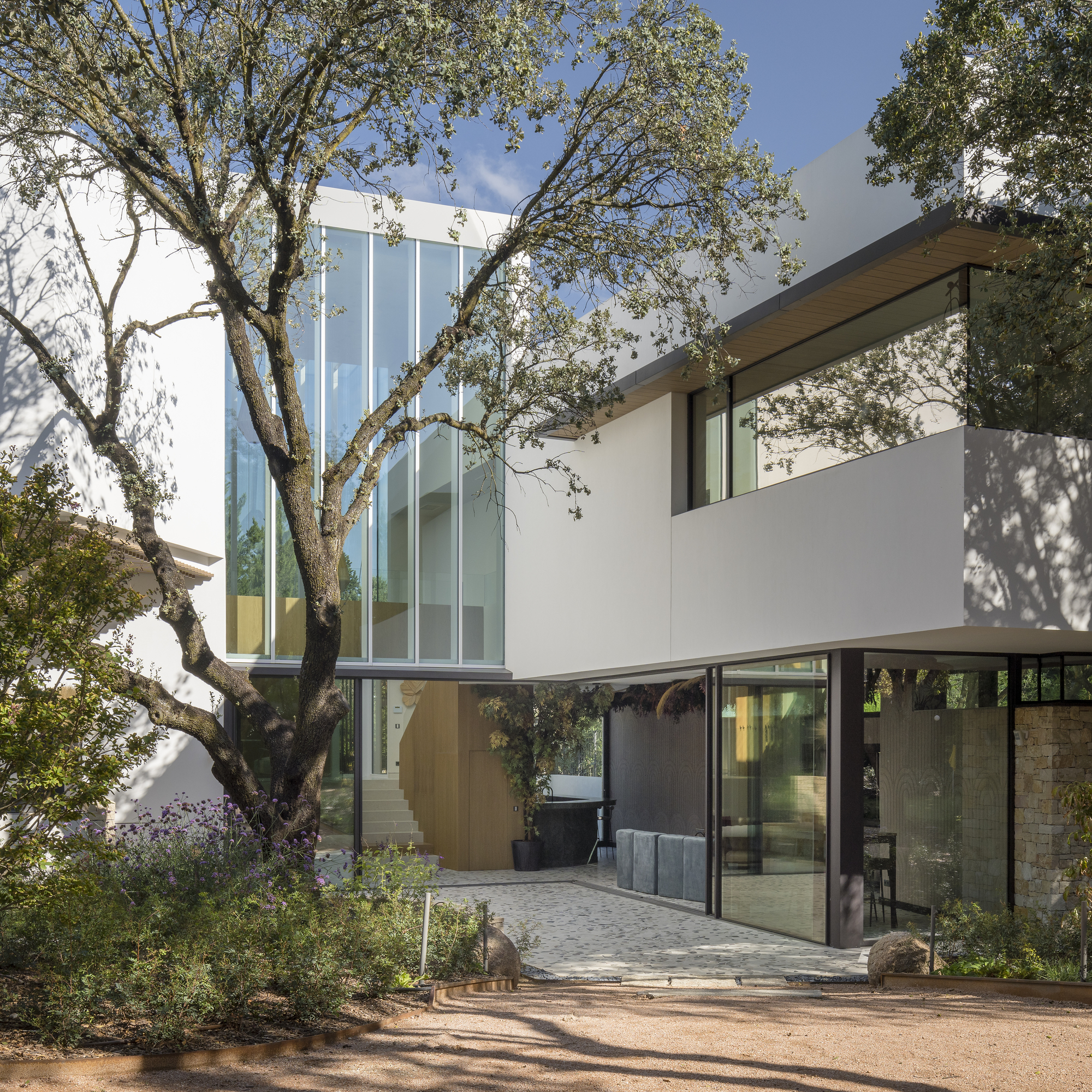 Gallery of House in La Moraleja / Mariano Molina Iniesta 17