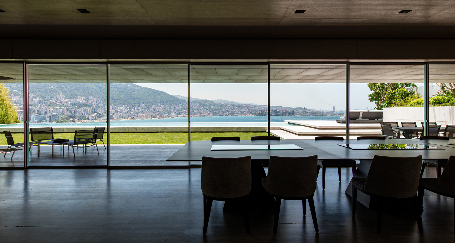 Gallery of How to Expand Spaces with Revolving Corner Windows - 13
