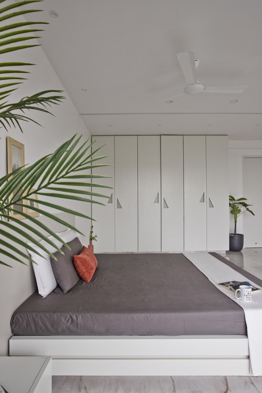 Mangalam Minimal House / JGP Consultants Mangalam Minimal House / JGP Consultants - Interior Photography, Table