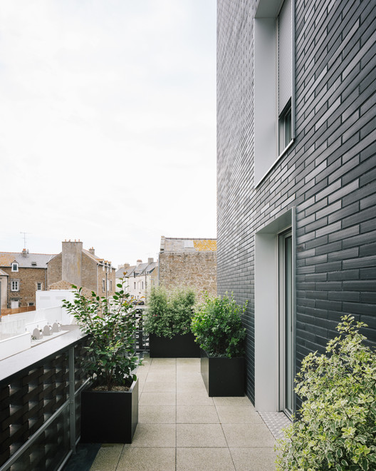 12 Housing Units / a/LTA - Exterior Photography