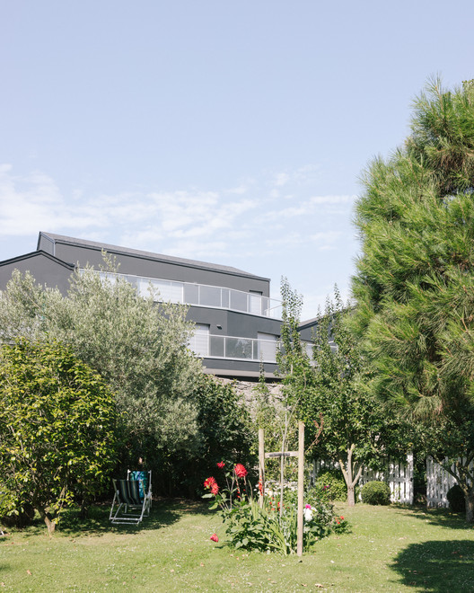 12 Housing Units / a/LTA - Exterior Photography