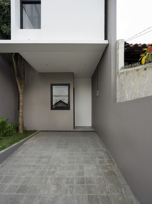 R Micro Housing / Simple Projects Architecture R Micro Housing / Simple Projects Architecture - Interior Photography, Windows, Facade, Concrete