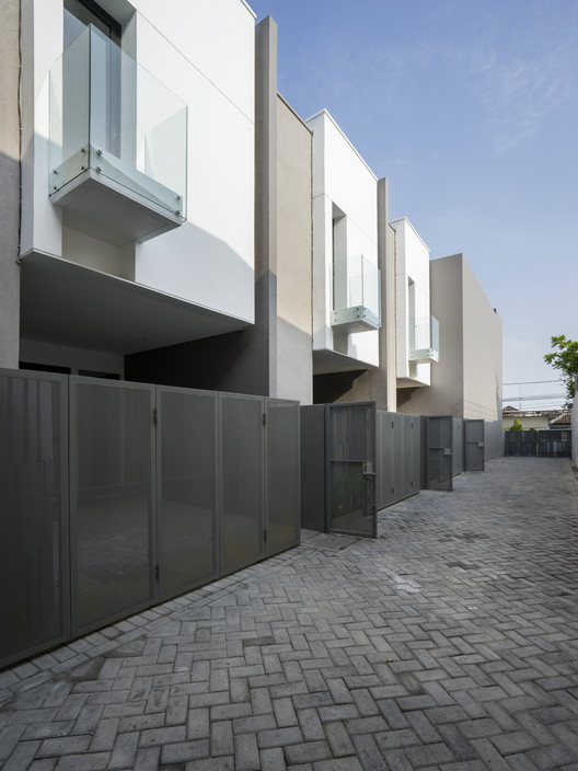 R Micro Housing / Simple Projects Architecture R Micro Housing / Simple Projects Architecture - Exterior Photography, Facade