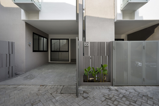 R Micro Housing / Simple Projects Architecture R Micro Housing / Simple Projects Architecture - Interior Photography, Facade, Concrete