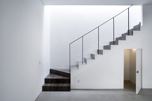 R Micro Housing / Simple Projects Architecture R Micro Housing / Simple Projects Architecture - Exterior Photography, Stairs, Handrail