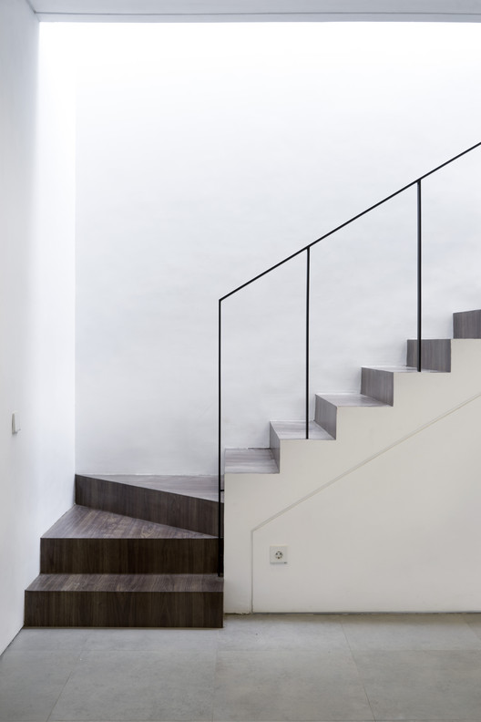 R Micro Housing / Simple Projects Architecture R Micro Housing / Simple Projects Architecture - Interior Photography, Stairs, Handrail