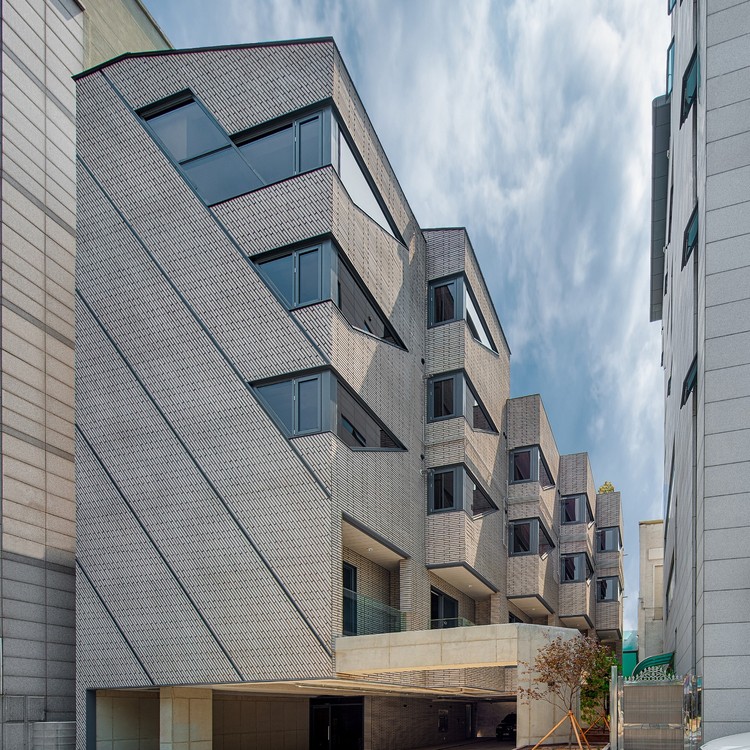 Five Corners House / Snow AIDe - More Images