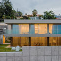 Casa no Vale Formoso / AA. Arquitectos - Fotografia de Exterior, Interiroes De Casas, Fachada, Balcão