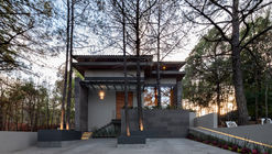 Casa entre pinos / Infante Arquitectos