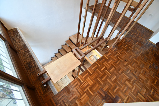 The Cave of the Mini Beast / La Cabina de la Curiosidad + Marie Combette + Daniel Moreno Flores The Cave of the Mini Beast / La Cabina de la Curiosidad + Marie Combette + Daniel Moreno Flores - Interior Photography, Stairs, Handrail