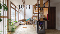 The Cave of the Mini Beast / La Cabina de la Curiosidad + Marie Combette + Daniel Moreno Flores