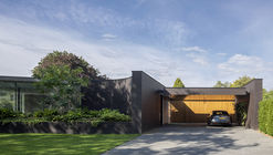 Outside In House  / i29 interior architects + Bedaux de Brouwer Architects