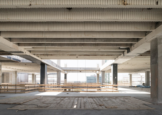 Displacements: The Transnational Work of Jasper Architects, by Bisman Ediciones Displacements: The Transnational Work of Jasper Architects, by Bisman Ediciones - Image 20 of 103