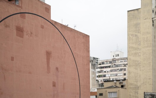 Nitsche Arquitetos intervenes on a blind wall near the Minhocão - Image 15 of 16