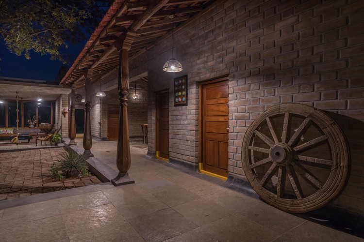 House In The Farm / Studio Inscape - Interior Photography, Brick, Arch, Beam