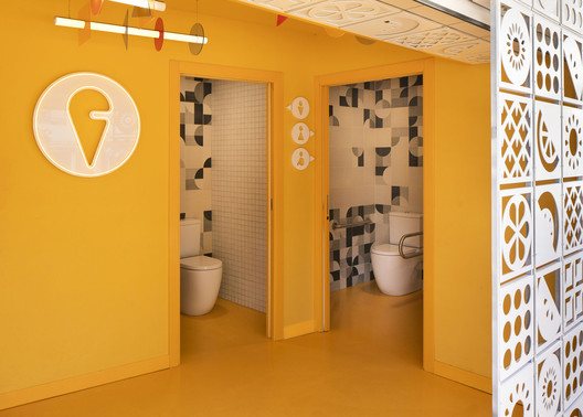 Las Galias Ice Cream Shop / Estudio EEBA - Interior Photography, Bathroom