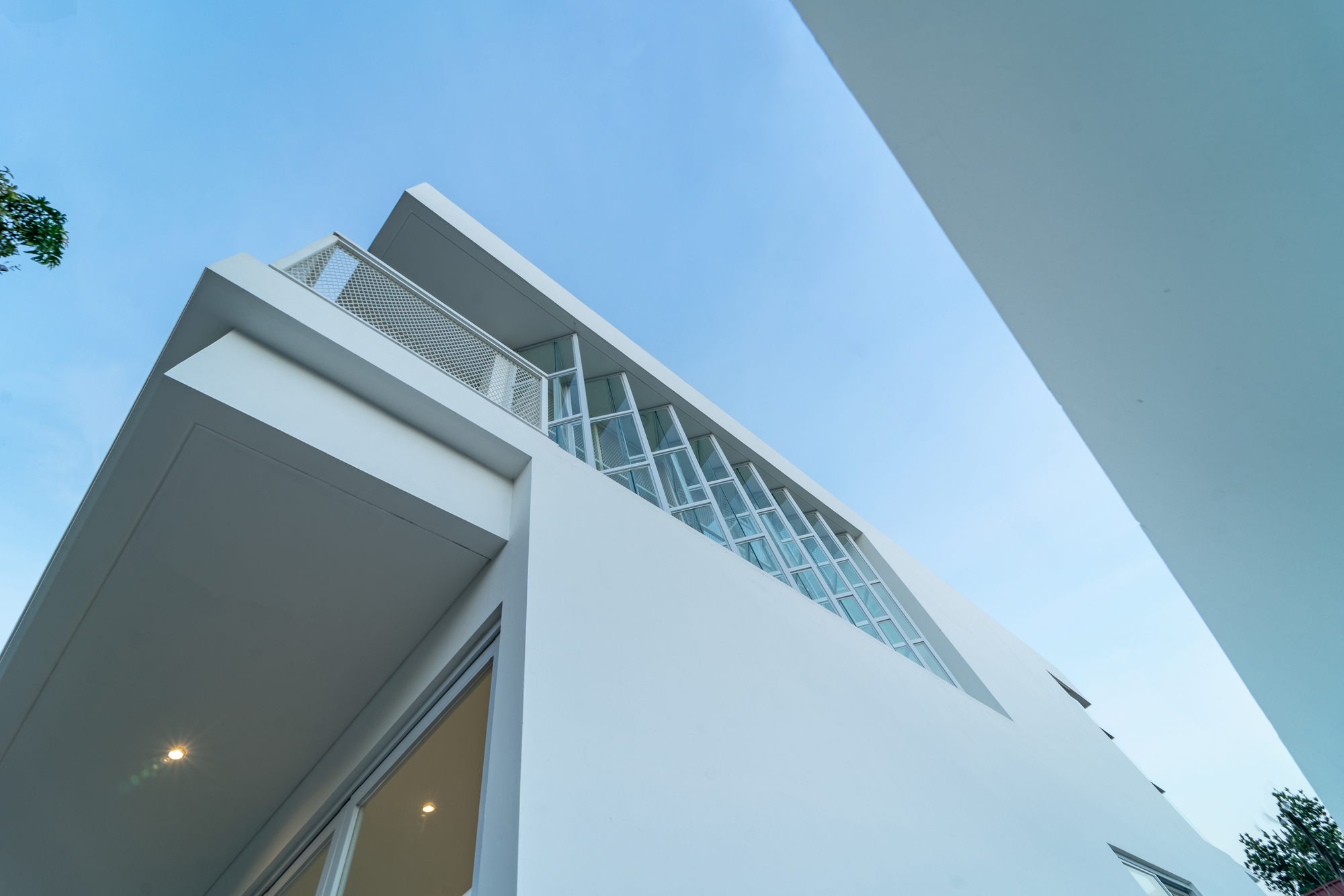 Gallery of Ivory House / Ruang Raya + KALA Architecture and Visual