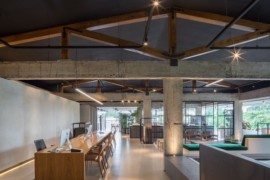 São Geraldo Lago Store / STUDIO PIPPA São Geraldo Lago Store / STUDIO PIPPA - Interior Photography, Kitchen, Beam