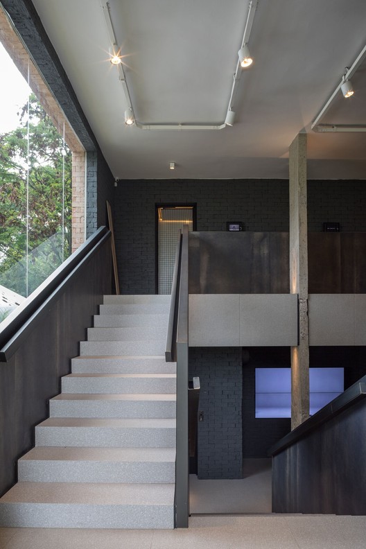 São Geraldo Lago Store / STUDIO PIPPA São Geraldo Lago Store / STUDIO PIPPA - Interior Photography, Stairs, Handrail