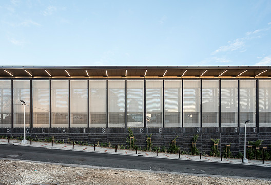 Architectural Wire Mesh Provides Versatile Shading Solutions - Image 2 of 8