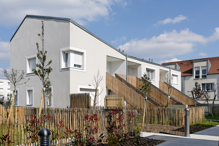 31 Housing Units in Ecquevilly / Benjamin Fleury Architecte-Urbaniste - Exterior Photography, Windows, Fence, Facade