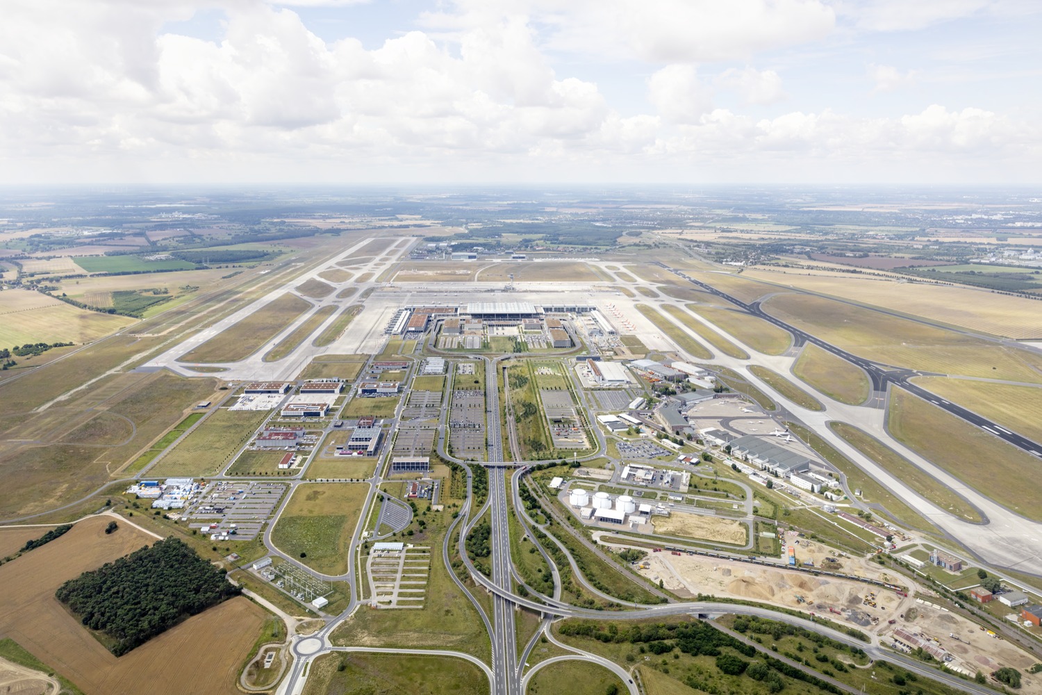 Flughafen Berlin Brandenburg Willy Brandt Melli-beese-ring Schönefeld www.archdaily.com