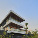 IV Villa / Bgnr Architects + Kantor Gunawan Gunawan - Exterior Photography