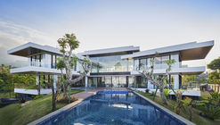 IV Villa / Bgnr Architects + Kantor Gunawan Gunawan