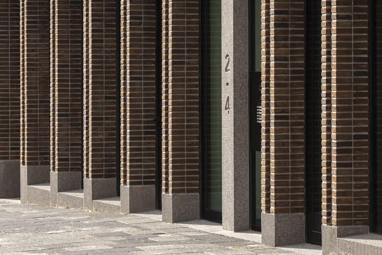 Foeliestraat 2-4 Apartments  / Ronald Janssen Architecten - Exterior Photography, Brick, Facade, Column