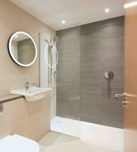 10 Redmans Road House / Alan Power Architects Ltd 10 Redmans Road House / Alan Power Architects Ltd - Interior Photography, Bathroom