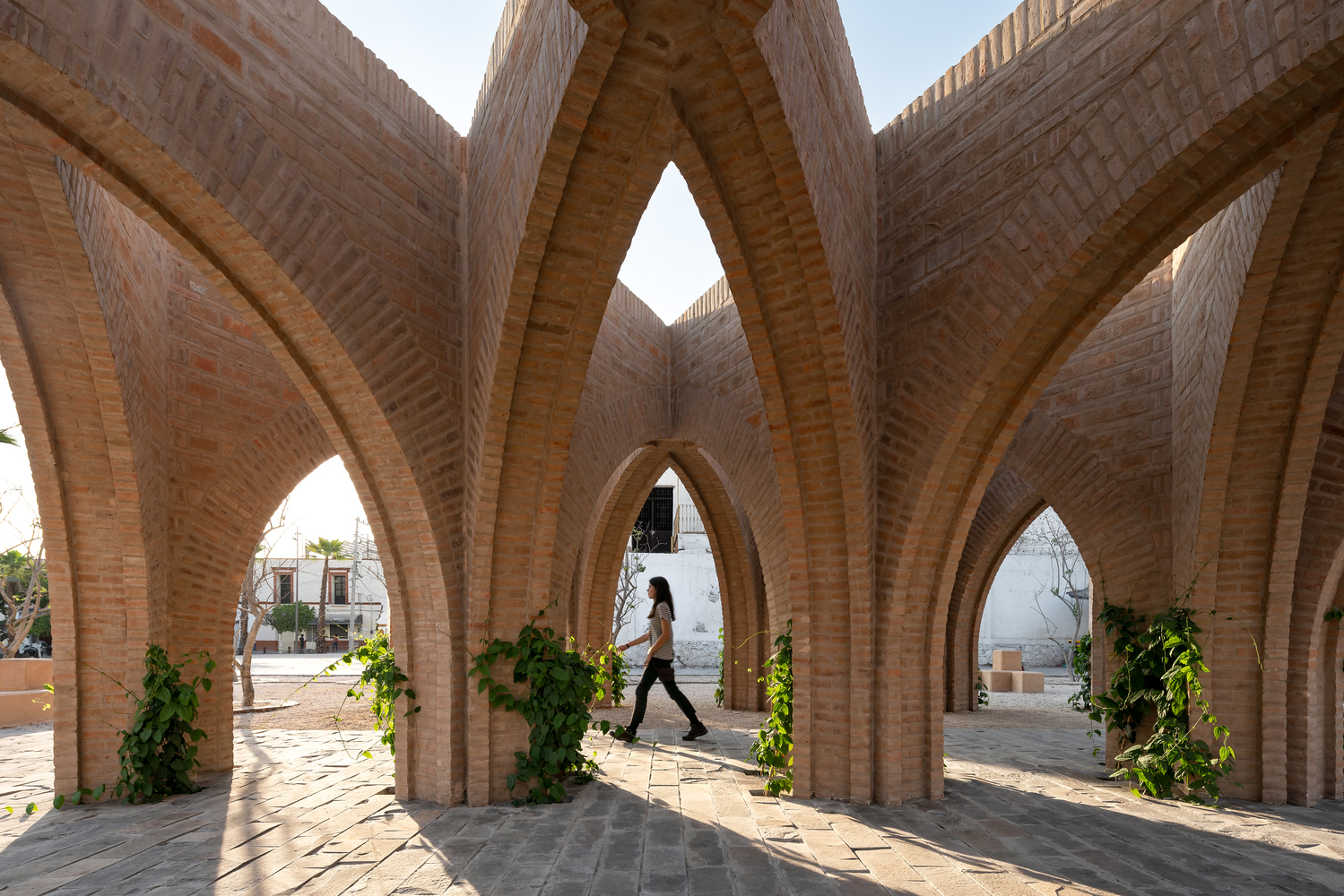 Galeria de Fotografia de arquitetura e escala: a figura humana como ...
