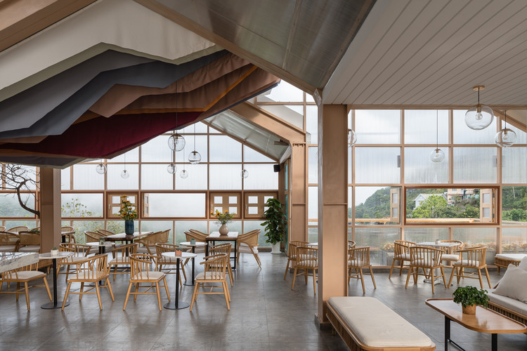 HHT Coffee / P.I Architects - Interior Photography, Dining room, Table, Chair, Windows, Beam