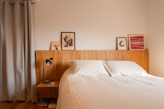 Apartamento 112 / Estúdio Mangava + Júlia Figueiredo Apartamento 112 / Estúdio Mangava + Júlia Figueiredo - Fotografía interior, Dormitorio, Camas
