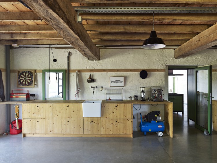 Hourré House  / Collectif Encore - Interior Photography, Kitchen, Windows, Beam