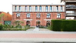 Co-Housing in a Former Police Station / POLYGOON Architectuur + Jouri De Pelecijn Architect