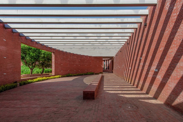 Edificio del Salón Ceremonial de Ladrillo Rojo Lizigou / KEYWORKS + RENGARCH - Fotografía interior