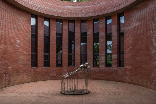 Edificio del Salón Ceremonial de Ladrillo Rojo Lizigou / KEYWORKS + RENGARCH - Fotografía exterior