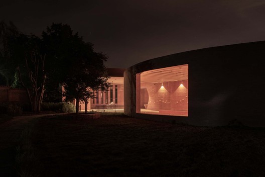Edificio del Salón Ceremonial de Ladrillo Rojo Lizigou / KEYWORKS + RENGARCH - Fotografía interior