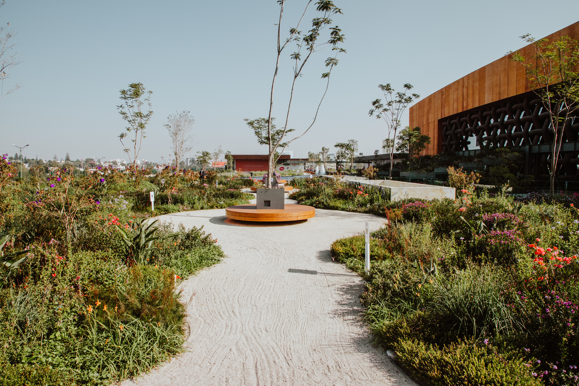 Galeria de Parque Plaza Satélite projetado por Sordo Madaleno é inaugurado na Cidade do México  - 7