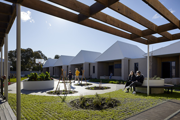 Wayss Youth Transition Hub / BENT Architecture - Exterior Photography, Windows, Beam, Facade, Garden, Courtyard