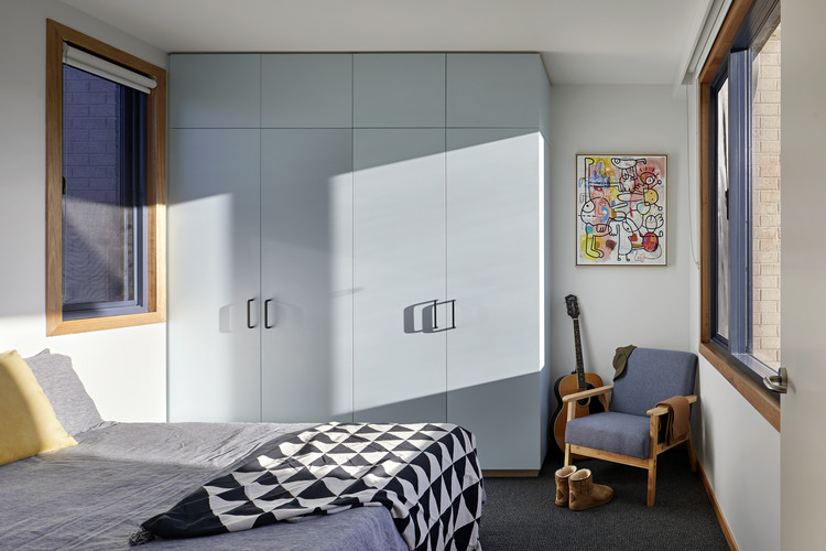 Wayss Youth Transition Hub / BENT Architecture - Interior Photography, Bedroom, Windows, Bed, Chair