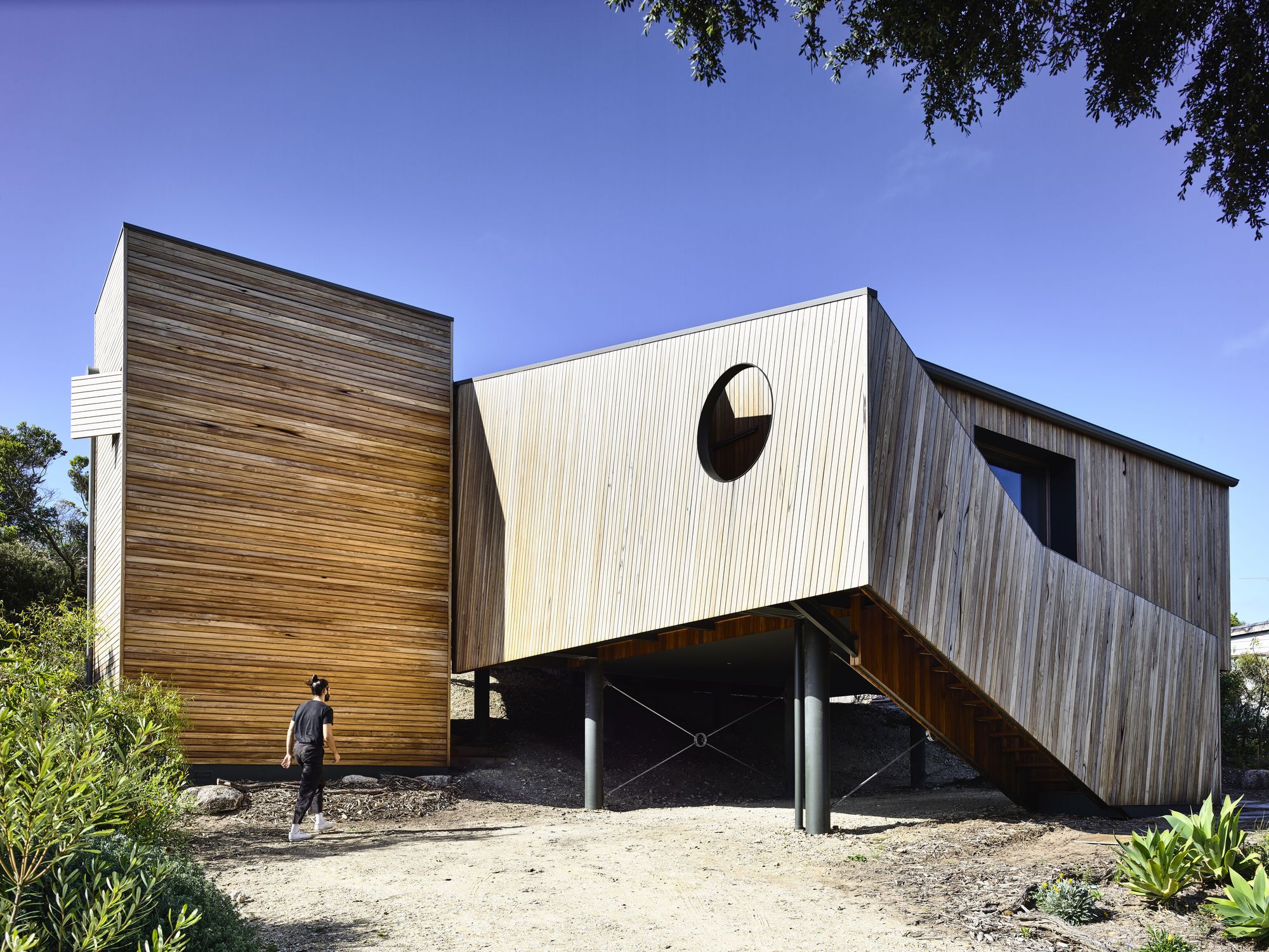 Gallery of Sandy Point house / Kennedy Nolan Architects 1