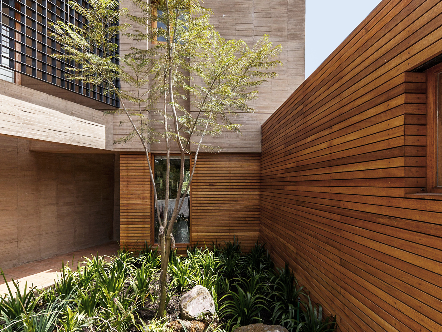 Galería de Patios Interiores en casas de Ecuador: ejemplos en planta de