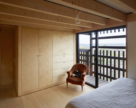 The House Between the Walls / arba - Interior Photography, Bedroom