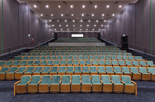 Cooperative Corporate Headquarters / DA | Departamento de Arquitetura - Interior Photography, Chair