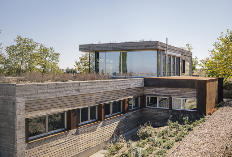 Casa dos piezas  / delavegacanolasso - Fotografía exterior, Arquitectura Residencial, Fachada, Fijación Vigas