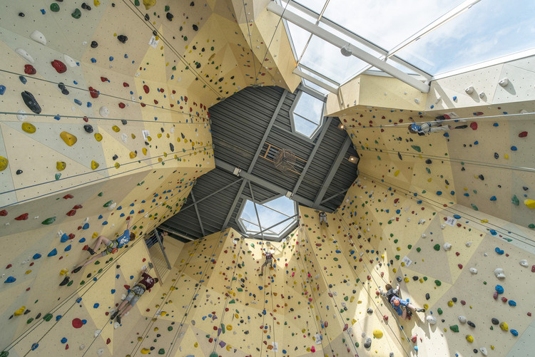 Chimneys, Overhangs and Anchors: The Architecture of Climbing Gyms - More Images