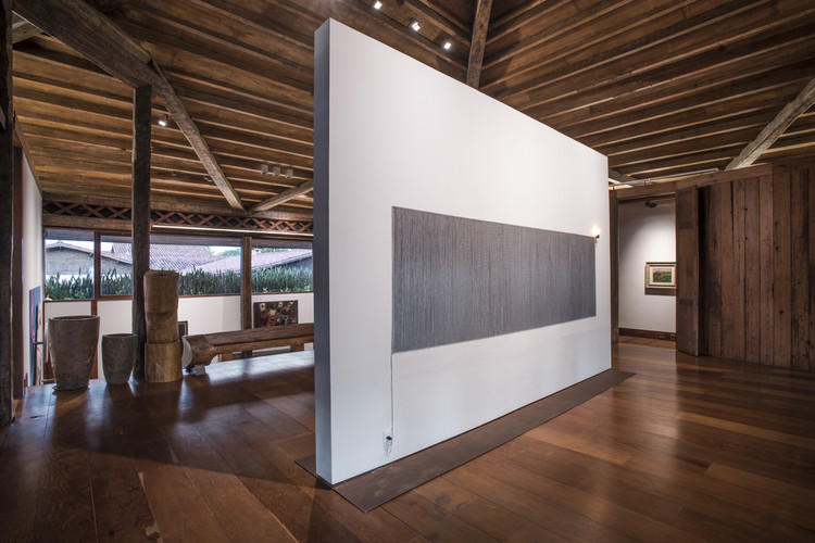 Casa Pampulha - Galeria de Arte em Residência projetada por Zanine Caldas / Vazio S/A + Helena T Rios - Fotografia de Interiores